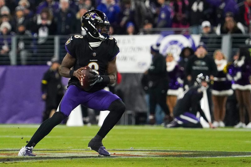 Lamar Jackson leaves SNF game vs. Patriots with injury