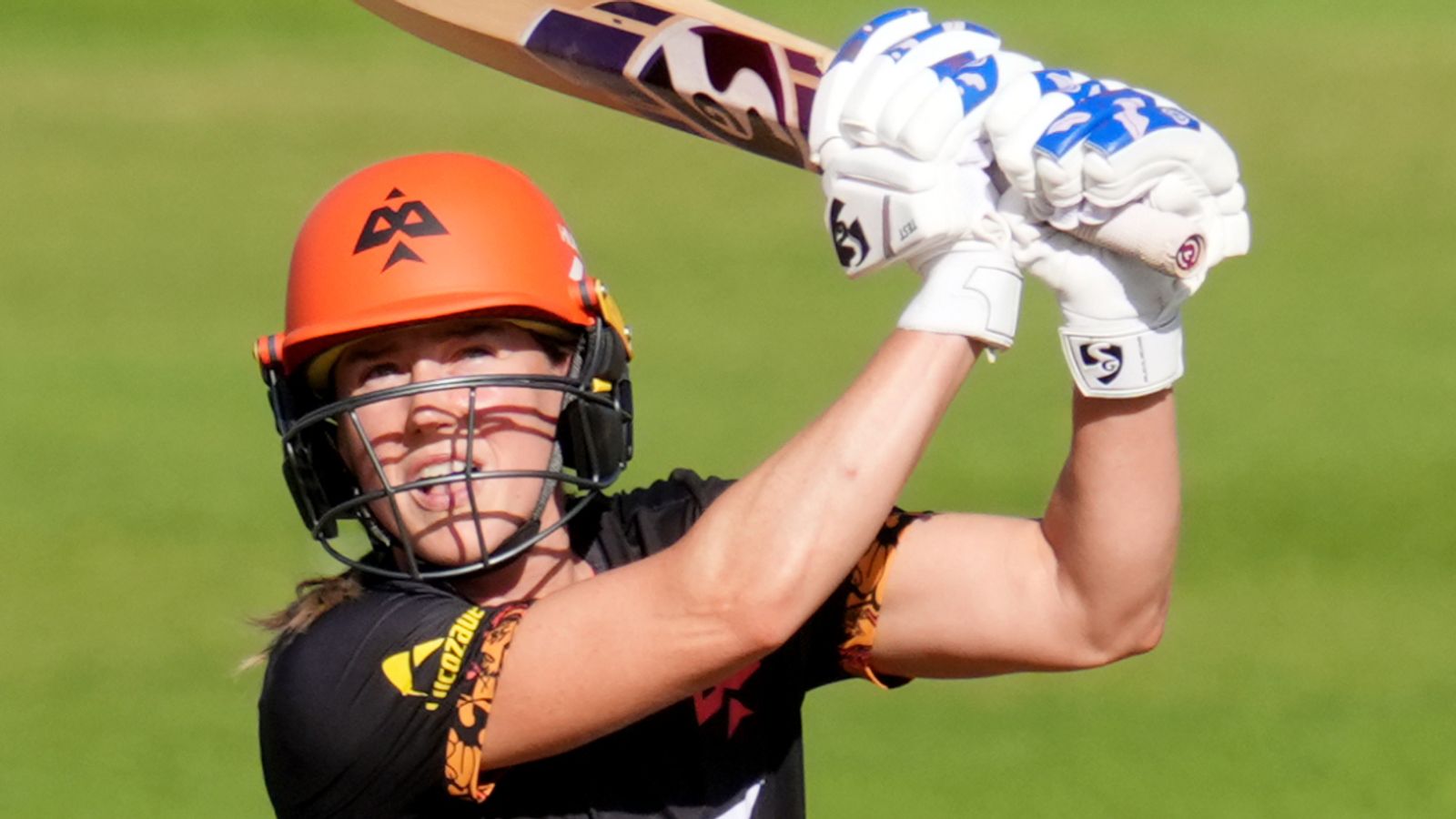 Birmingham Phoenix's Ellyse Perry guided her side to victory