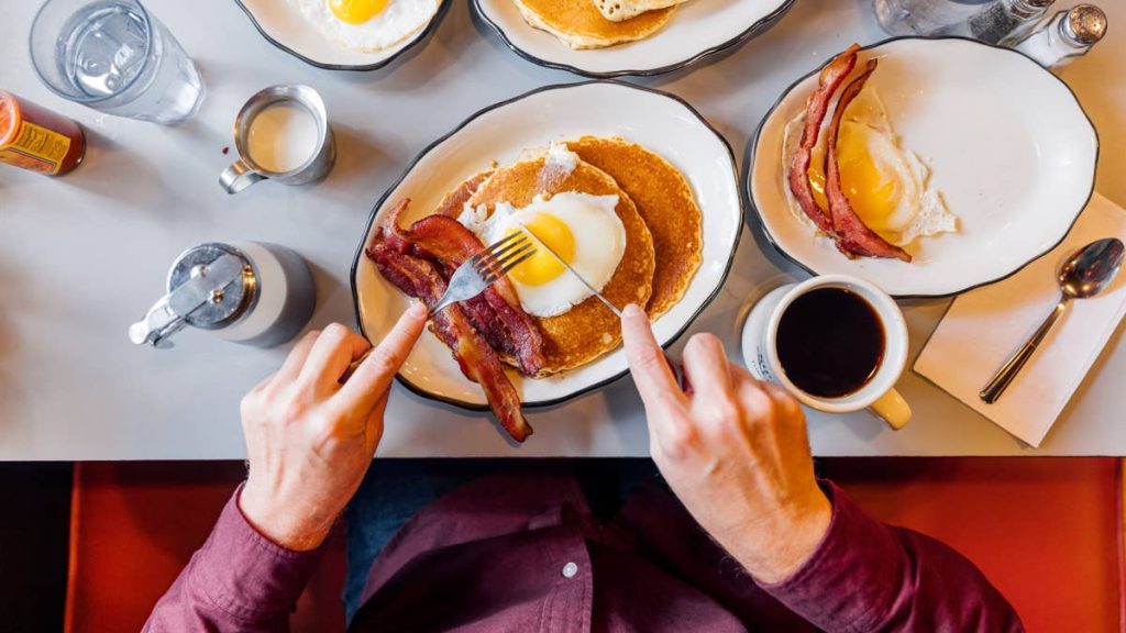 Popular breakfast chain closes half its restaurants